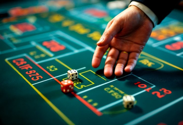 Antarmuka aplikasi Android ayahqq menampilkan meja dealer langsung dan menu sportsbook di layar ponsel