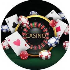 Studio Three Card Poker dealer langsung ayahqq dengan dealer profesional dan pemain melihat melalui streaming